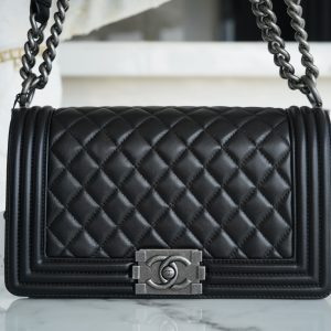 Chanel Leboy 小羊皮黑银中号 图2