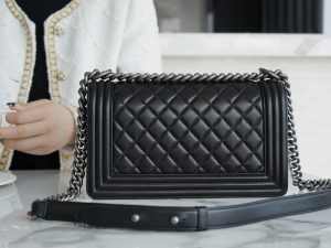 Chanel Leboy 小羊皮黑银中号 图3