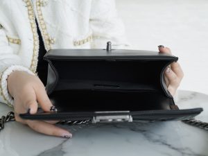 Chanel Leboy 小羊皮黑银中号 图5