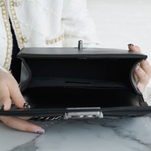 Chanel Leboy 小羊皮黑银中号 图5