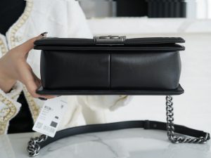 Chanel Leboy 小羊皮黑银中号 图6