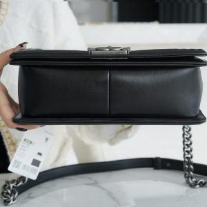 Chanel Leboy 小羊皮黑银中号 图6