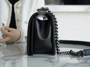 Chanel Leboy 小羊皮黑银中号 图7