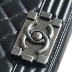 Chanel Leboy 小羊皮黑银中号 图9