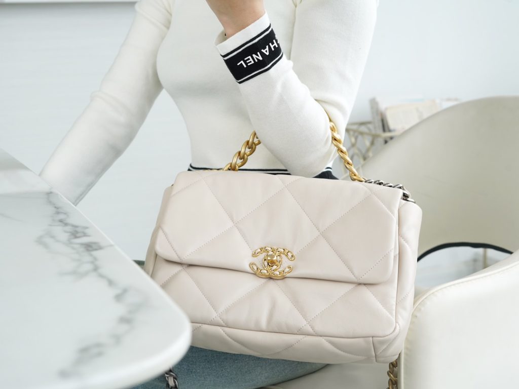 CHANEL BAG 米白 中号 图1