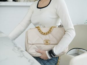 CHANEL BAG 米白 中号 图3
