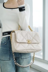 CHANEL BAG 米白 中号 图6
