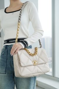 CHANEL BAG 米白 中号 图8