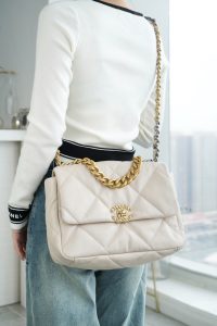 CHANEL BAG 米白 中号 图9