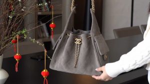 Chanel 灰色麂皮hobo 小号 图1