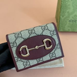 。【配置专柜全套包装】Gucci Horsebit 1955系列卡包。在2020早秋系列中,全新推出这款由GG Supr 图1