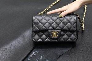 原厂皮 Classic Flap万年经典款Cf大mini鱼子酱球纹回货 图1