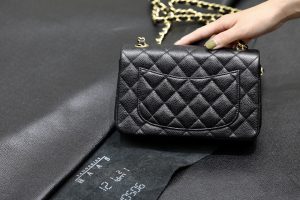 原厂皮 Classic Flap万年经典款Cf大mini鱼子酱球纹回货 图4