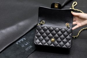 原厂皮 Classic Flap万年经典款Cf大mini鱼子酱球纹回货 图8