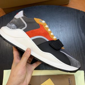 Burberr* 巴宝莉男士增高运动鞋!高端品质,鞋面选用原版格纹帆布,整体低调又不失时尚,时装秀灵感运动鞋,装饰品牌典 图1