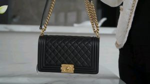 Chanel Leboy 小羊皮黑金中号 图1