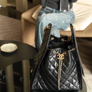 Chanel 嬉皮hobo包 黑金中号 图2
