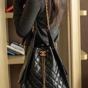 Chanel 嬉皮hobo包 黑金中号 图3
