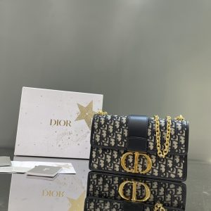 独家原厂材料D1or 蒙田30链条包这包一出就非常火 可以说是最近热门包当中比较难买的一只了新款链条版的蒙田 喜欢立马就 图1
