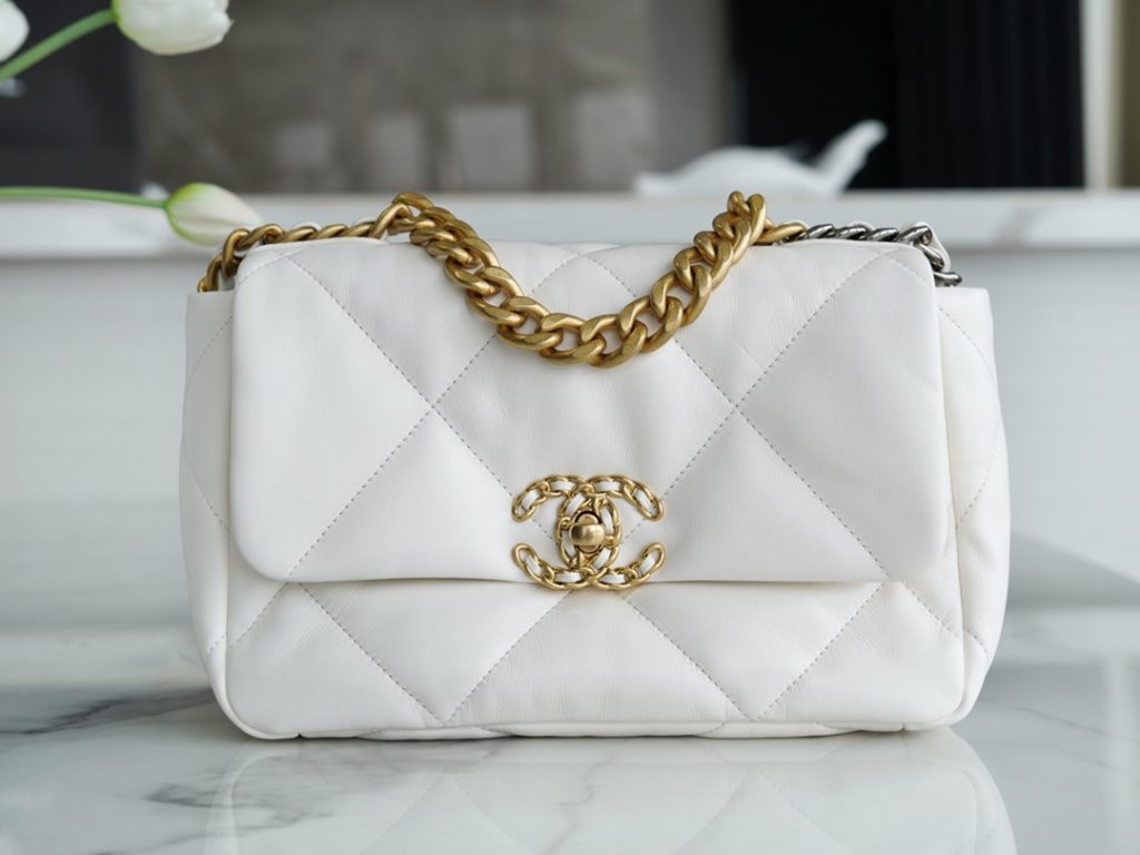Chanel 19bag 白雪公主 小号 图1