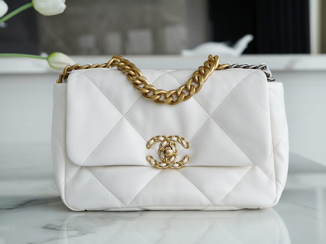 Chanel 19bag 白雪公主 小号 图1