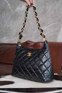 Chanel 24a Hobo黑色 大号 图6