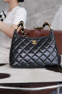 Chanel 24a Hobo黑色 大号 图1
