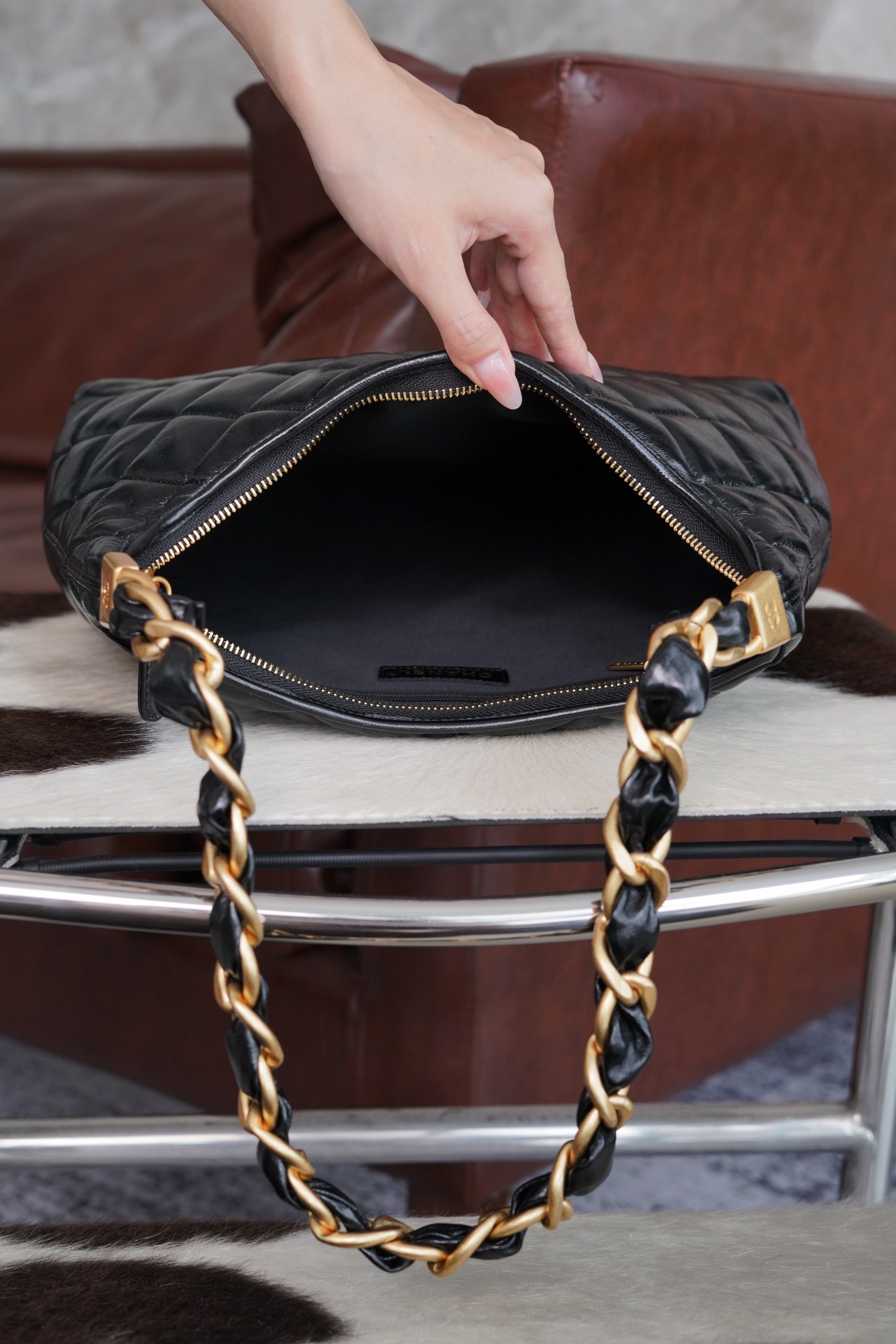 Chanel 24a Hobo黑色 大号 图5