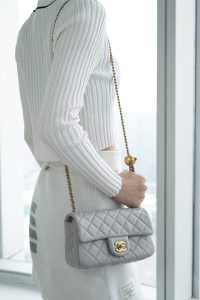 Chanel 王̆̈炸̆̈ CF金属球 大Mini 浅灰色 图1