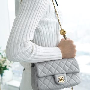 Chanel 王̆̈炸̆̈ CF金属球 大Mini 浅灰色 图4