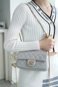 Chanel 王̆̈炸̆̈ CF金属球 大Mini 浅灰色 图5