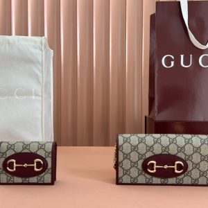 新款Gucci Horsebit 1955系列链条钱包卡包红色/pvc出货!型号:621892,621887。组合小视频 图1