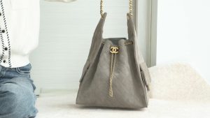 Chanel 灰色麂皮hobo 中号 图1