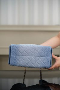 Chanel small hobo bag 牛仔蓝小号 图9
