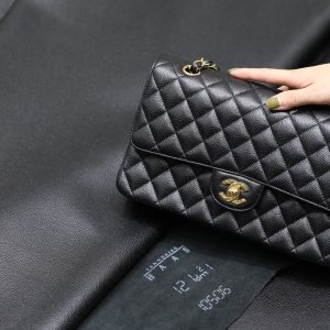 Classic Flap万年经典款Cf中号鱼子酱球纹 图1