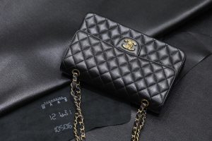 Classic Flap万年经典款Cf中号鱼子酱球纹 图3