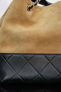 Chanel 25A 高级手工坊 麂皮购物袋 大号 图5