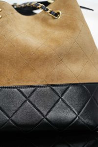 Chanel 25A 高级手工坊 麂皮购物袋 大号 图6