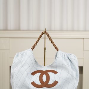 Chanel 26M Coco Beach度假风托特包 浅蓝 图1