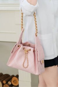 Chanel small hobo 粉色 小号 图2