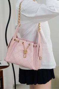 Chanel small hobo 粉色 小号 图3