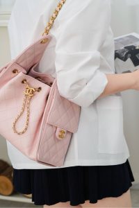 Chanel small hobo 粉色 小号 图4