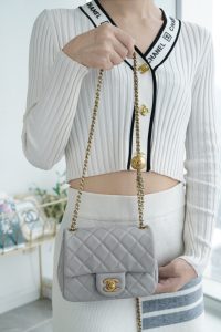 Chanel 王̆̈炸̆̈ CF金属球 方胖子 浅灰色 图1