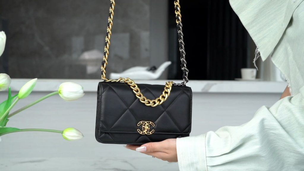 CHANEL 23p 新款19woc 黑金 图1