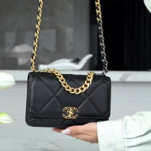 CHANEL 23p 新款19woc 黑金 图1