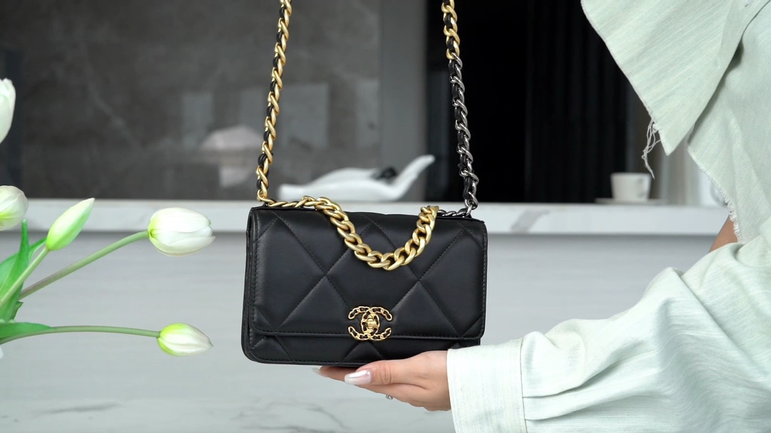 CHANEL 23p 新款19woc 黑金 图1