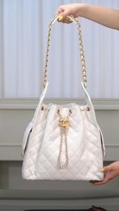 Chanel hobo bag 白色鱼子酱 中号 图1