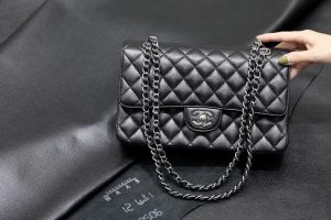 原厂皮 Classic Flap万年经典款Cf中号鱼子酱球纹 图2
