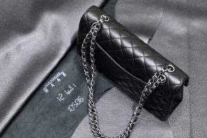 原厂皮 Classic Flap万年经典款Cf中号鱼子酱球纹 图6
