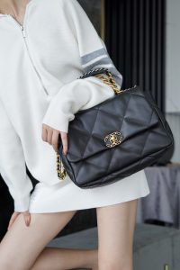 CHANEL BAG 经典黑 中号 图5